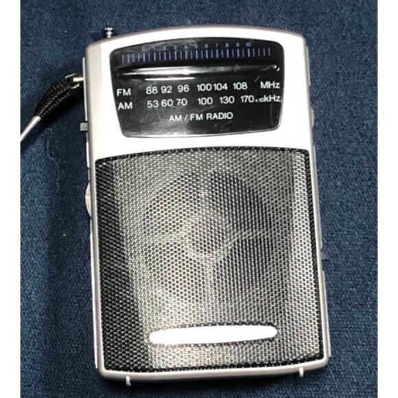RadioShack AM/FM Pocket Radio Retro Strap Emergency Battery Model #12-464 VTG - Picture 1 of 5